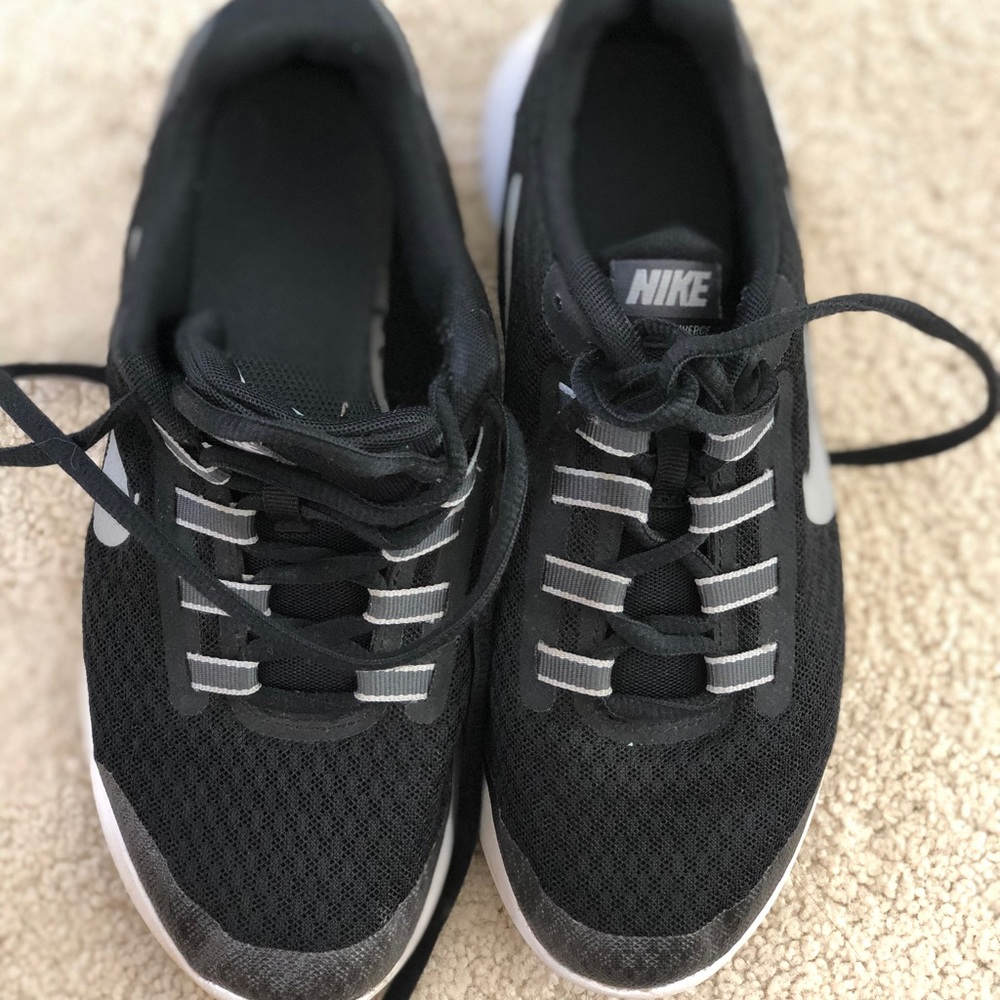 Nike Boys/Girls LunarConverge athletic shoes - 4Y